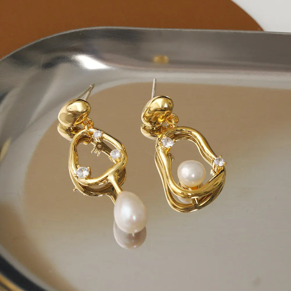 Palace style minimalist asymmetrical pearl earrings with personalized retro freshwater pearl zircon earrings