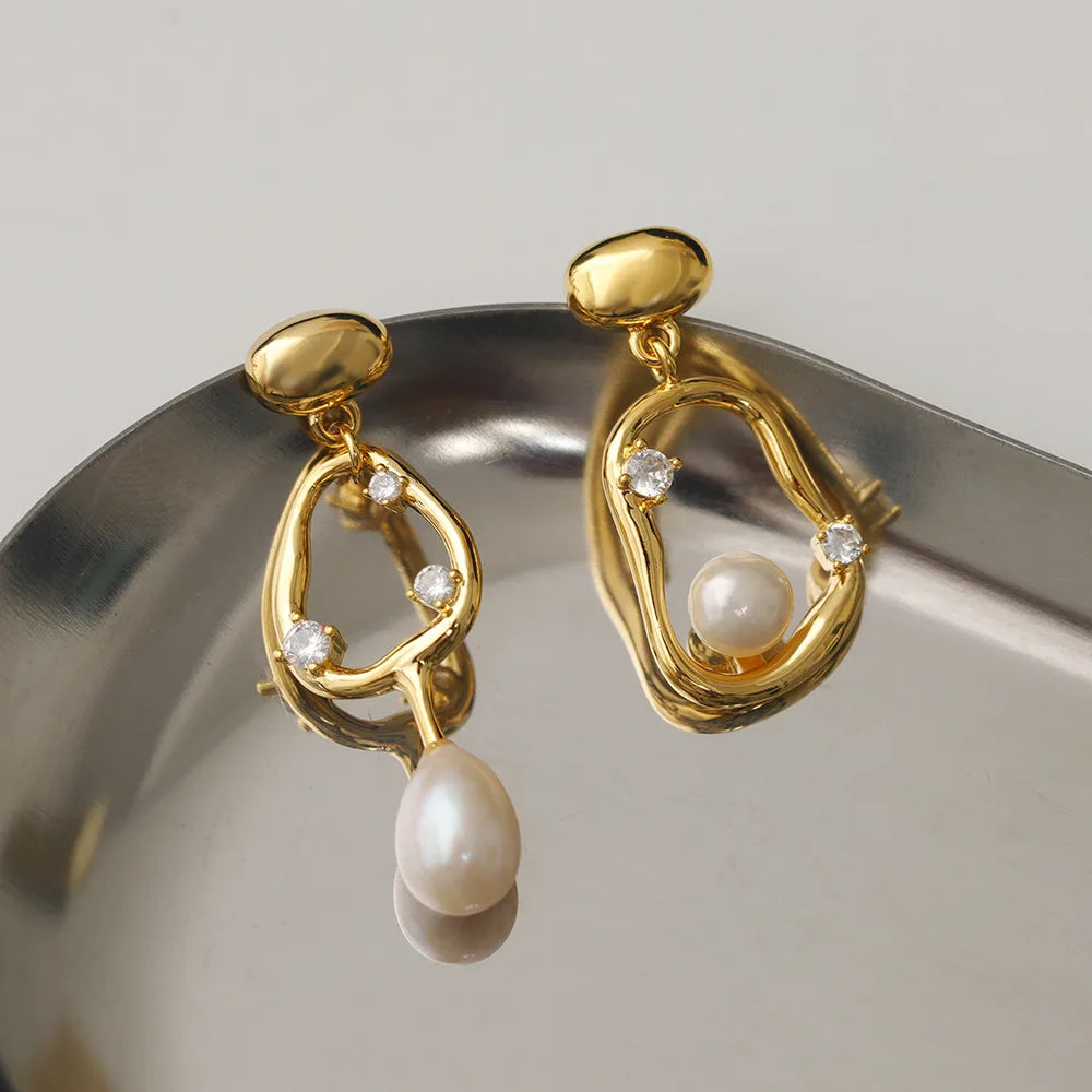 Palace style minimalist asymmetrical pearl earrings with personalized retro freshwater pearl zircon earrings